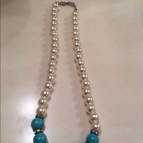 𝅺NWOT Faux Pearl Turquoise Silver Necklace - Picture 3 of 3